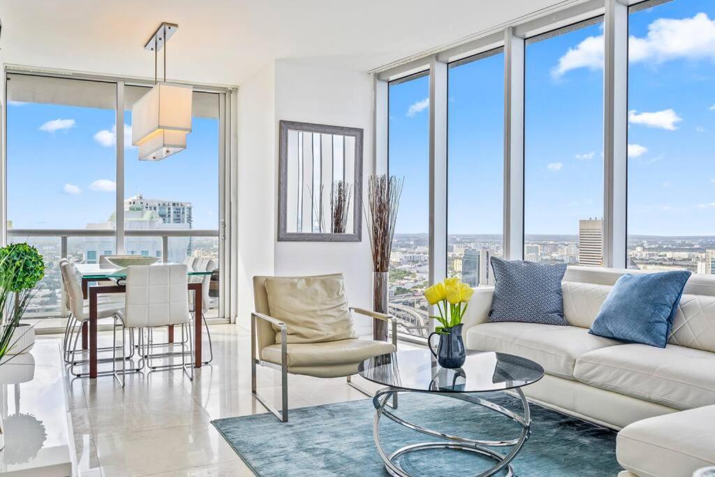High Floor Unit At Icon W Apartment *